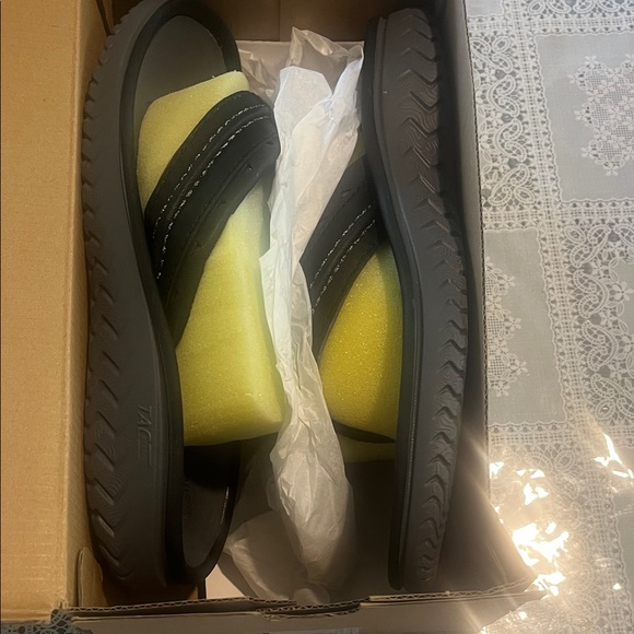 Clarks Black Slide Sandals - Picture 1 of 3